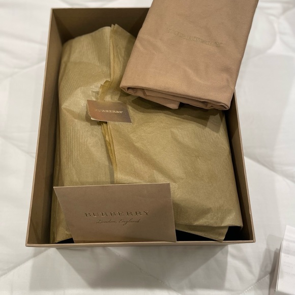 EUC Burberry bucket crossbody with dust bag and original tissue and box. Black - Picture 3 of 16